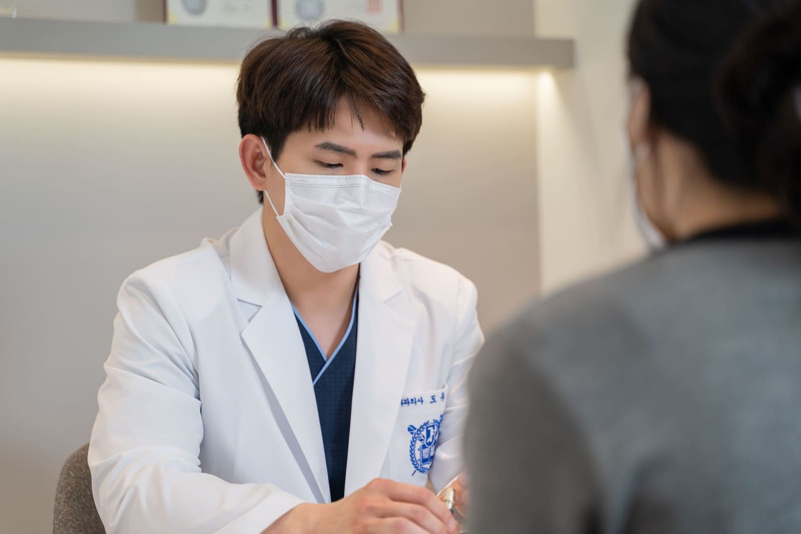 Dr. Doh in a one-on-one consultation with a patient at Seoul Today Dental Clinic