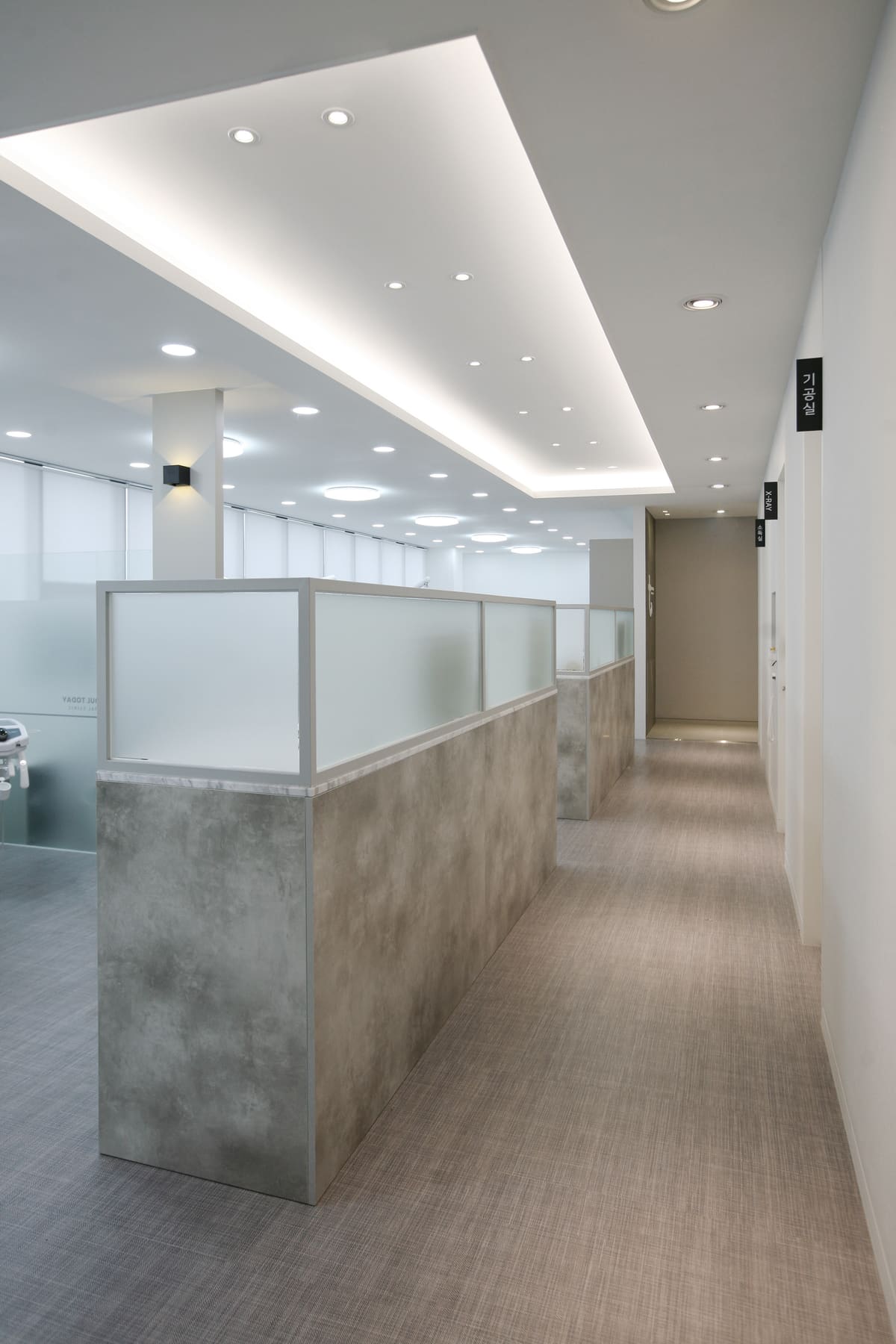 Treatment corridor at Seoul Today Dental Clinic with door signs for the in-house dental lab (기공실) and X-ray room